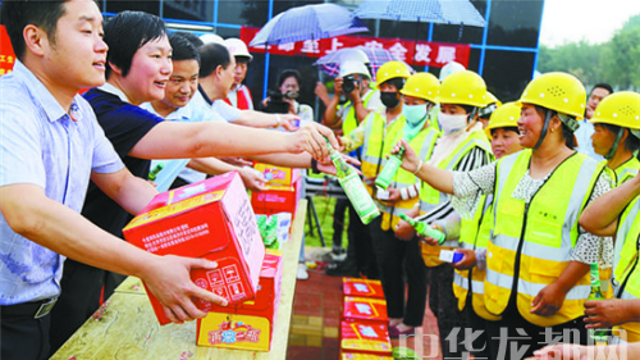 關愛農民工 夏季送清涼