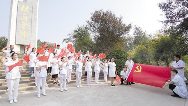 我市各縣市區(qū)黨員干部紛紛前往西華杜崗會師紀念館參觀學(xué)習